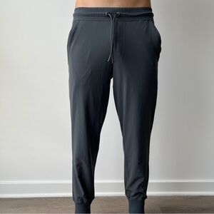 Men's Alo Yoga Anthracite Co-Op 7/8 Jogger Pants